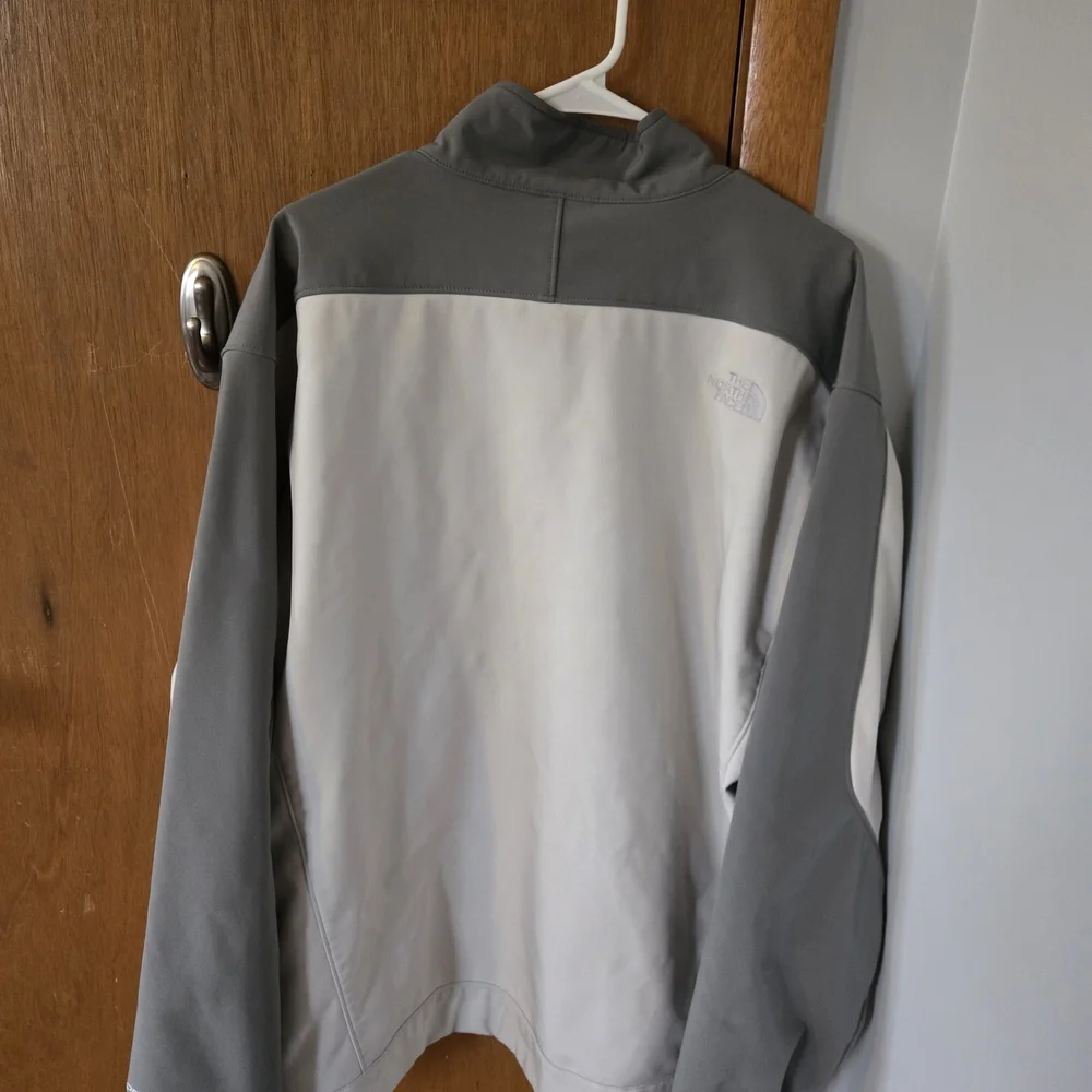 The North Face Men's Gray and White Jacket